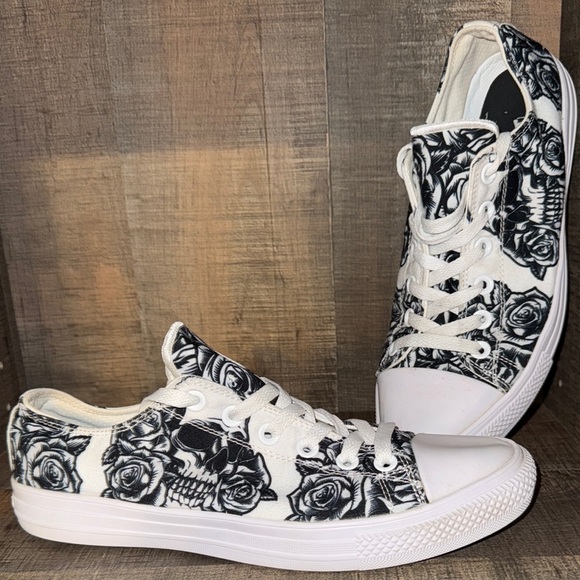 RAAD‎ Black and White Skull Rose Sneakers-size 8.5 M-10 W - Picture 1 of 11